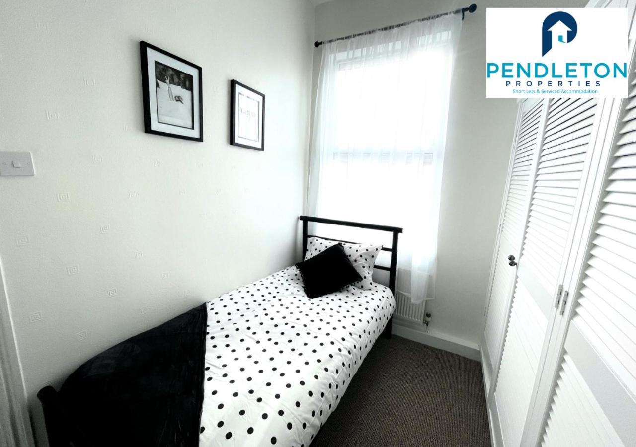 Modern 3 Bed House With Free Parking And Wi-Fi Βίλα Πρέστον Εξωτερικό φωτογραφία